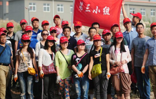 公司員工積極參加“去城郊撿垃圾”志願服務活動