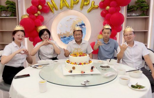 市國資公司工會爲職工集體慶生 職工集體過生日 工會關懷暖人心