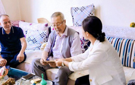 國慶慰問暖人心 黨情關懷老黨員 —— 寶雞市國有資産經營有限責任公司黨委走訪慰問建國前老黨員